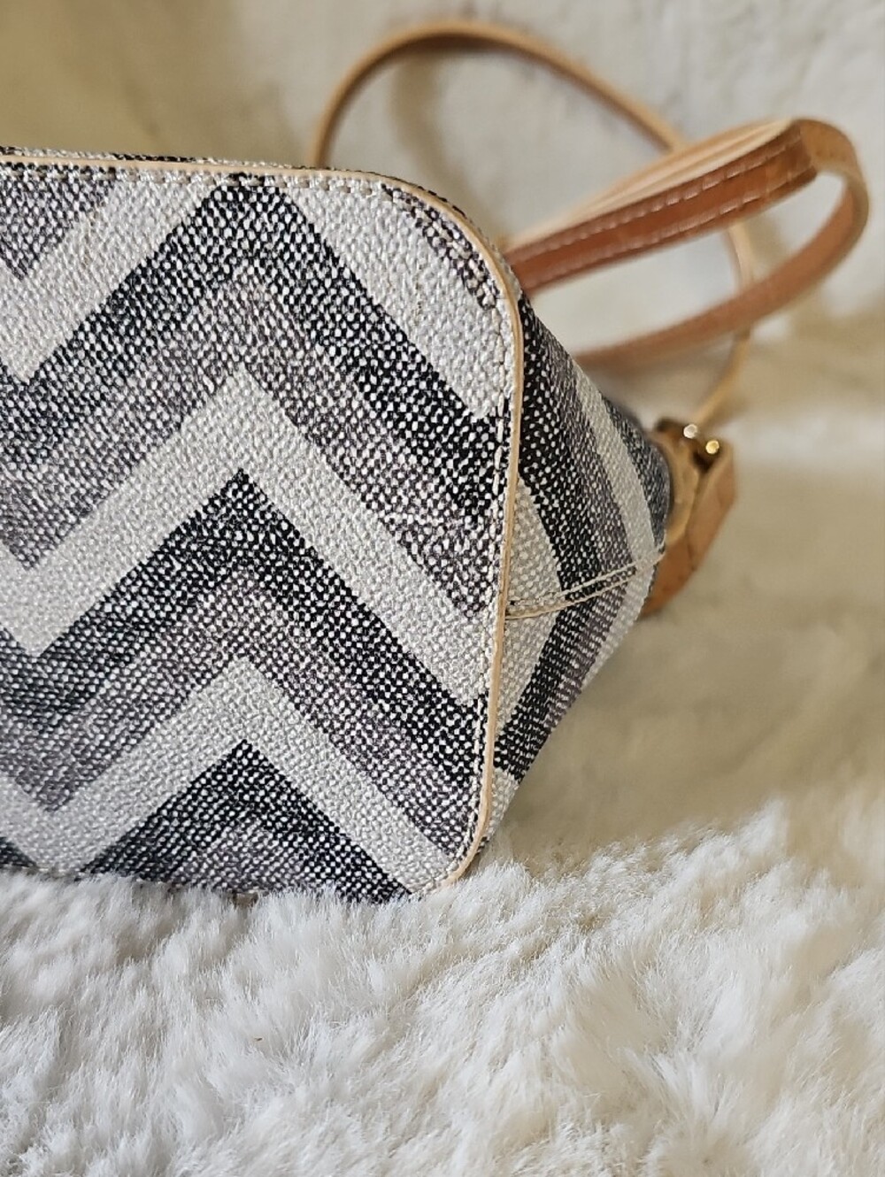 Dooney & Bourke Suki Crossbody - Picture 11 of 13